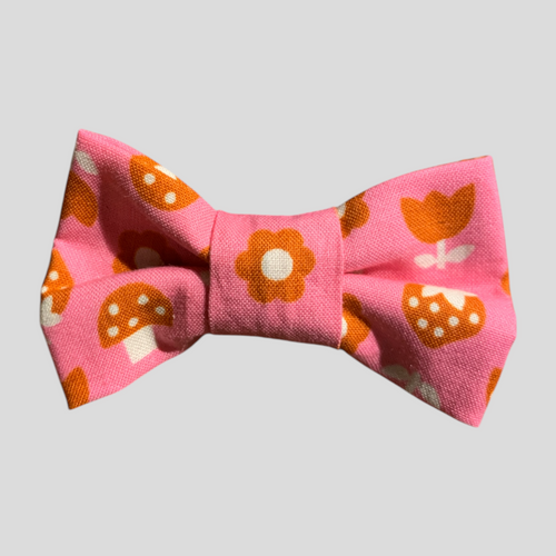 Lola Cat Bow Tie-Strawberry