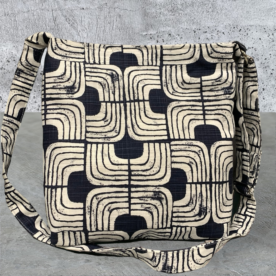 GEO CROSSBODY BAG / SHOULDER BAG- WHITE & NAVY