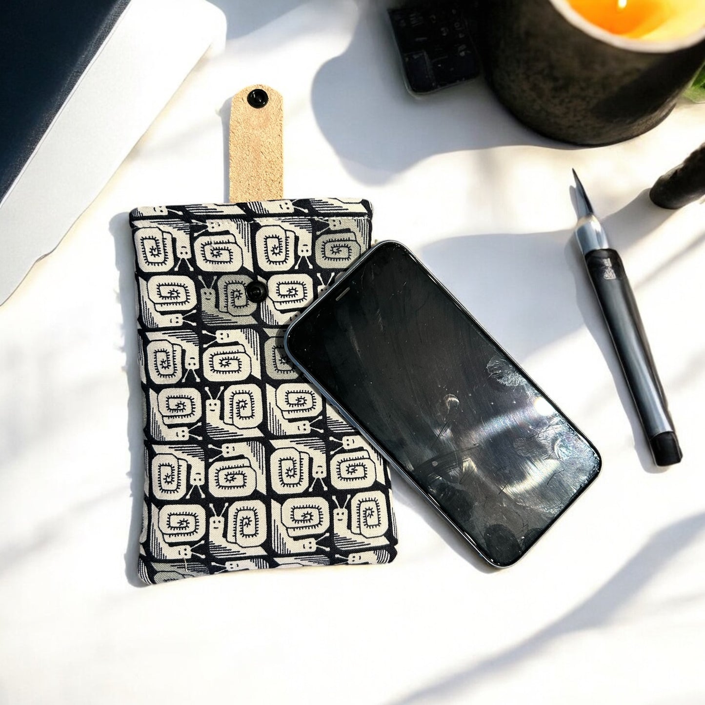 PadPrint Padded Phone Sleeve-Snails