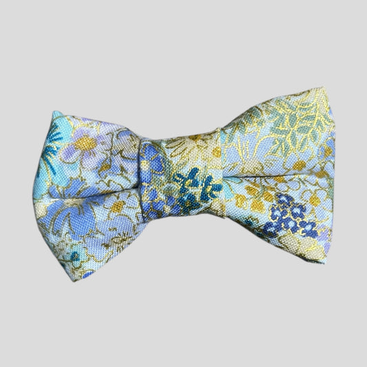 "ShimmerMeadow cat bow tie with English Rose mimi metallic blue (Rifle Paper Co.) print, front view
